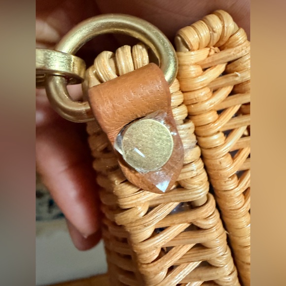 J. MCLAUGHLIN | Woven Straw Wicker Crossbody Bag in Tan with Chain Strap NWOT - Picture 9 of 9